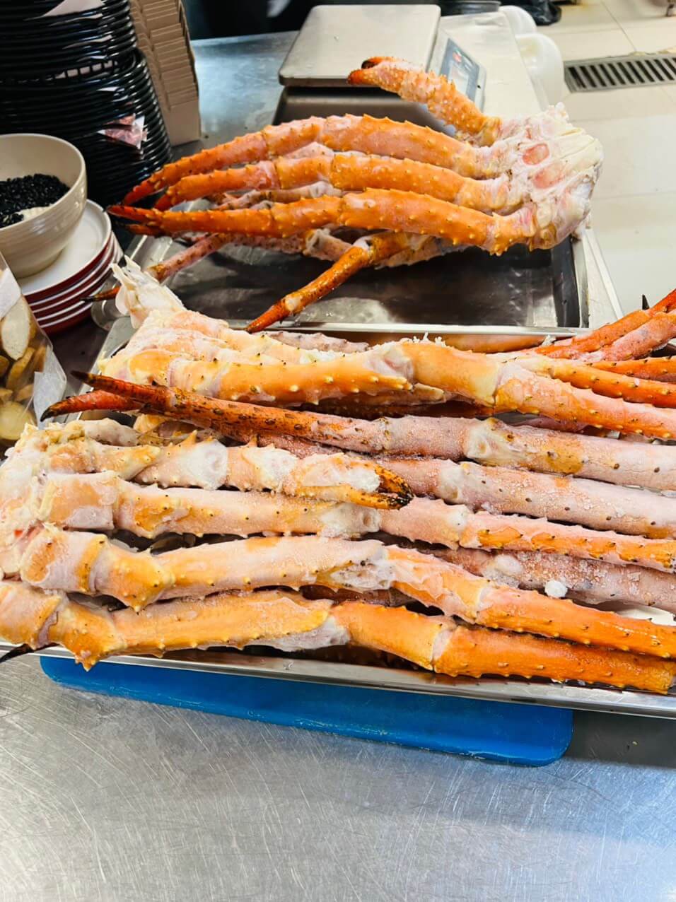 Chân cua Hoàng Đế Hấp Chín Đông lạnh /  FZ Alaskan King Crab Legs & Seafood